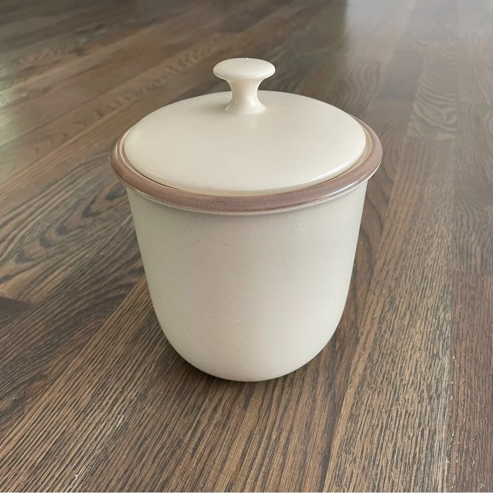 Container with Lid - Picture 1 of 5